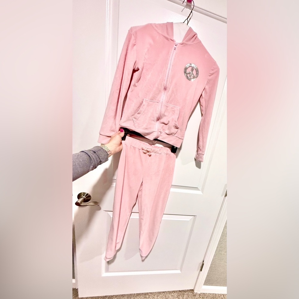 Girls,2 piece set.Velour/velvet soft material.Sequence “peace”. Cuff ankle 10/12